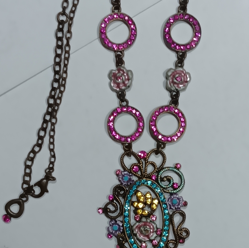 Vintage Style Floral Pendant Necklace